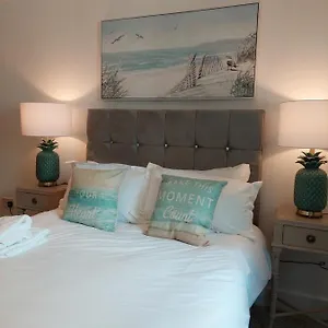 https://one-bed-luxury-apartment-in-heart-of-canary-wharf-london-e14.brighton-hotels-england.com