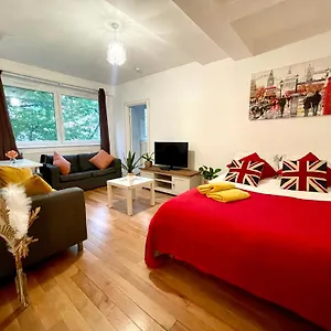 Apartment 2 Bed Flat Near To Bridge, London