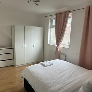 Homestay Tran Uk, London