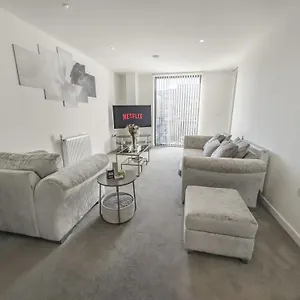 Apartment Greenwich With A River View & Balcony Near The 02 Arena & North Greenwich With Free Wifi & Fast Links Into, London
